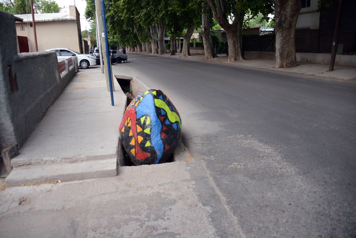 04-2 A Colourfully Painted Rock Is A Road Marker Nearing Our First Stop In Lujan de Cuyo For The Start OF Our Mendoza Wine Tour